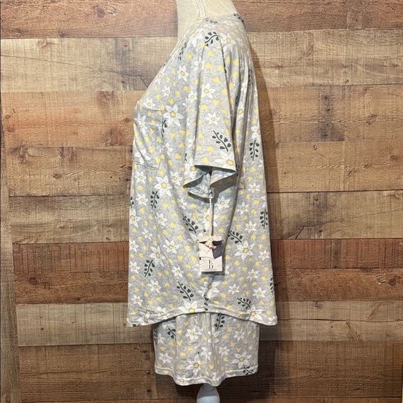 New! ED Ellen Degeneres Short Sleeve Notch Pajamas Gray Floral size Medium Soft - Picture 2 of 10